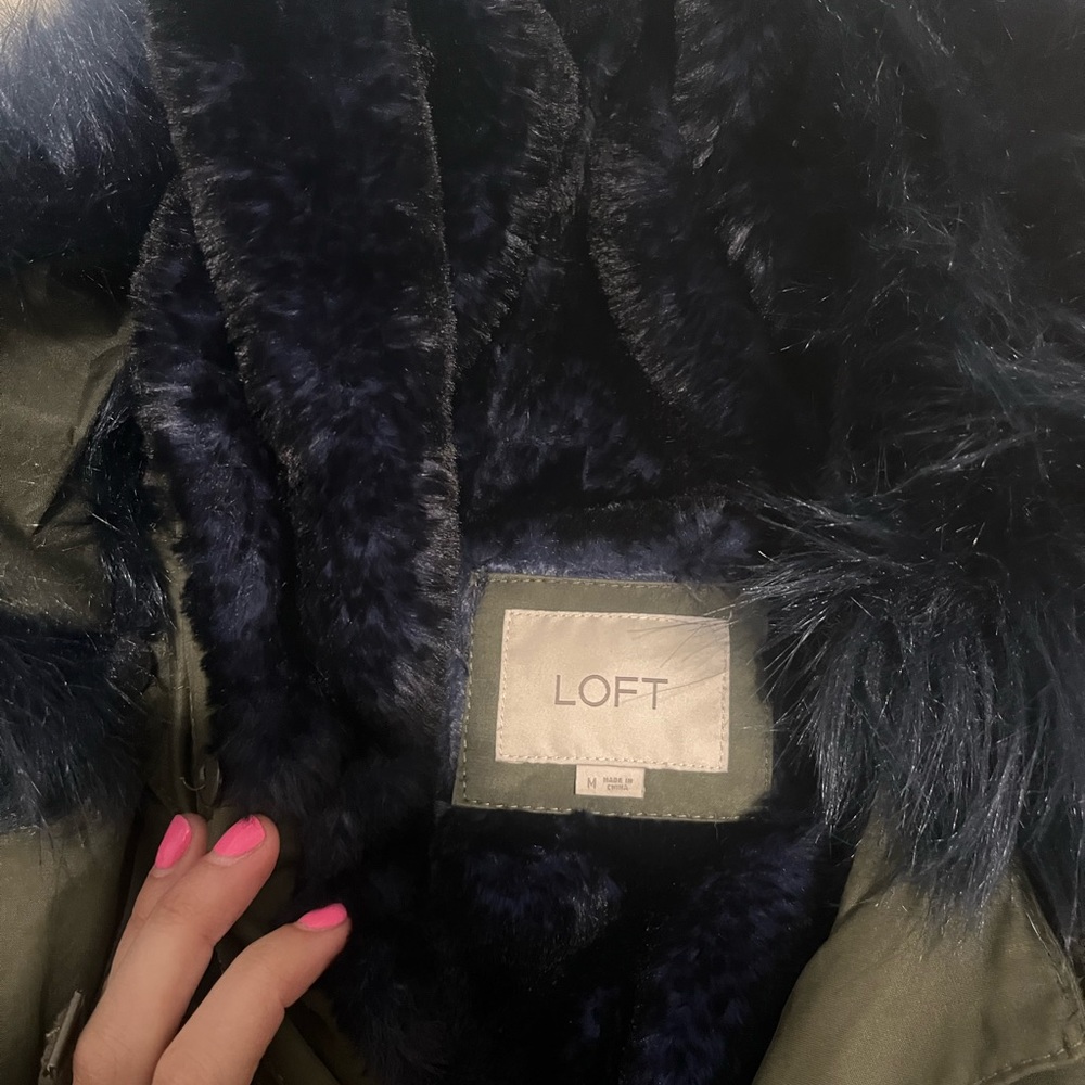 Loft olive green cargo jacket with faux fur lining and hood - Picture 2 of 2